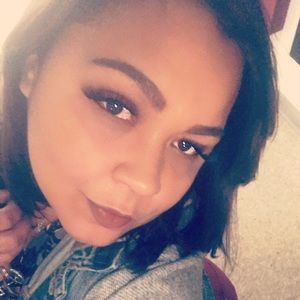 Meet your Posher, Aisha